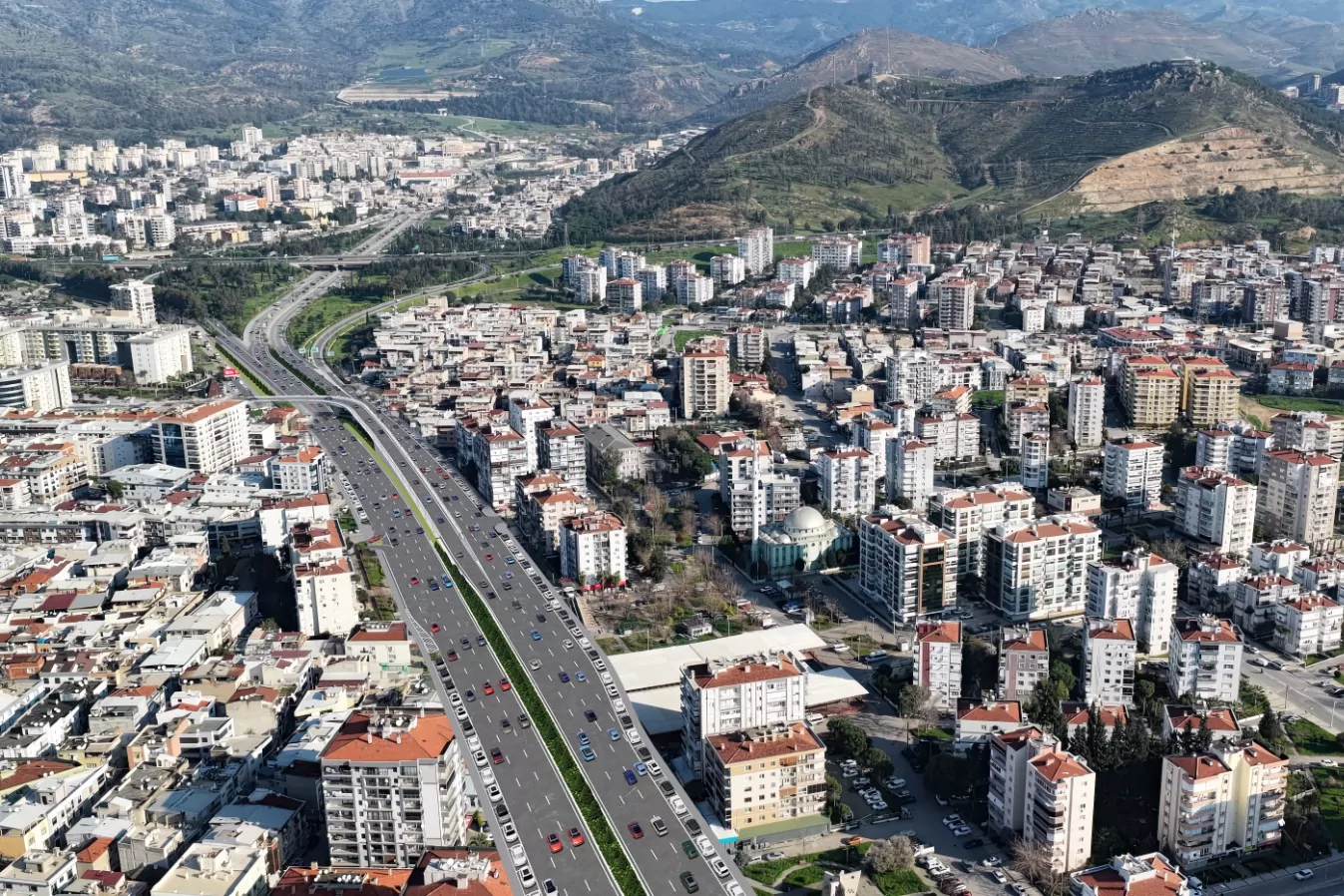 İzmir Trafiğine Nefes Aldıracak Üst Geçit Yolda